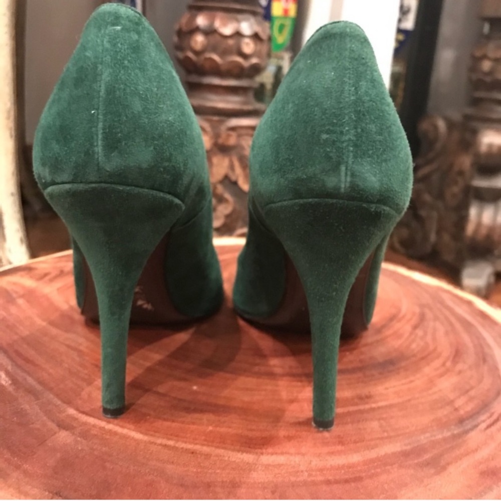 Stuart Weitzman Green Suede Pointy Stilettos Heels - Picture 4 of 4